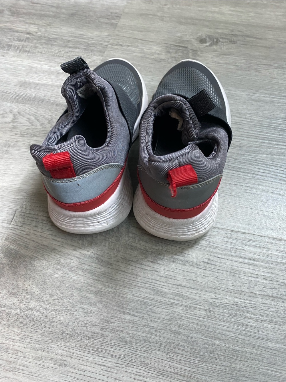 Cat & Jack Grey slip on sneaker size 11 - Picture 3 of 5